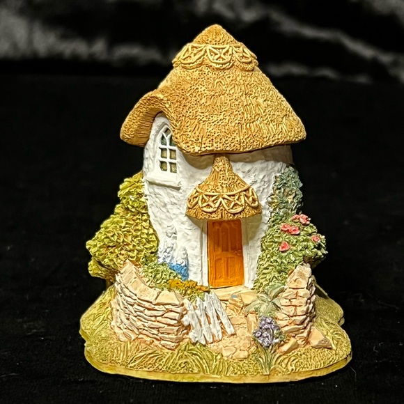 Lilliput Lane | Thimble Cottage | Collectors' Club - Picture 8 of 13